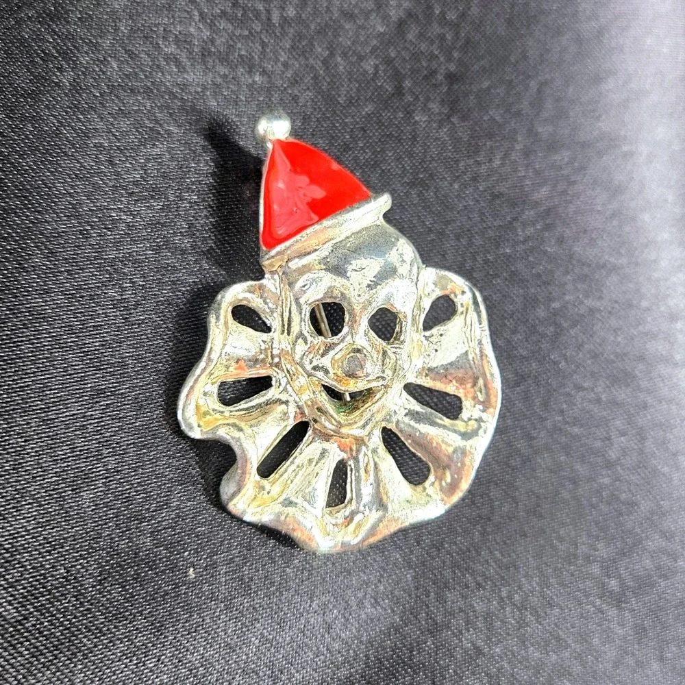 Vintage Silver Tone Clown Brooch Red Enamel Hat Pierrot Pin Novelty Jewelry 1.5